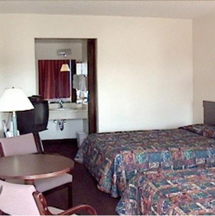 Economy Lodge And Suites Lincoln Room photo